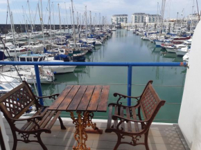 Fantastic Waterside apartment in Brighton Marina